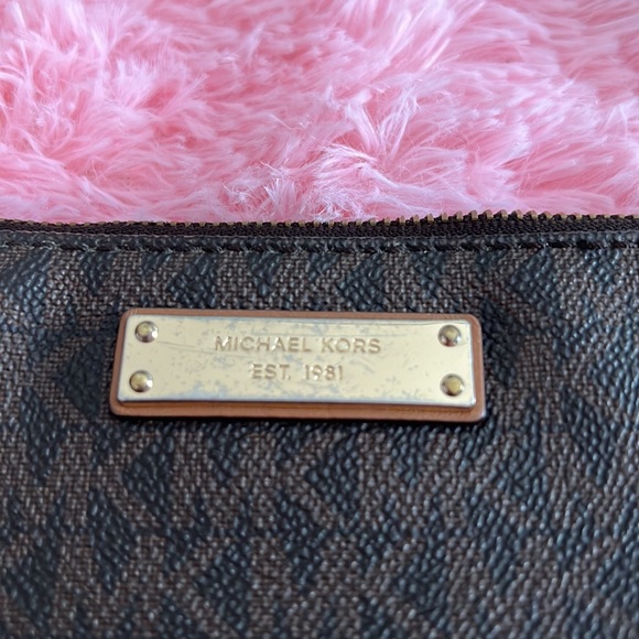 Michael kors Wristlet  Brown with Mk monogram - Picture 2 of 10